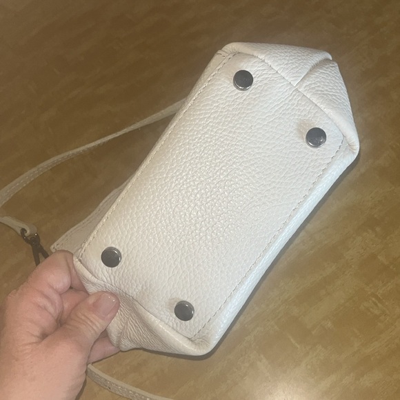 Viola Castellani creamy soft leather Crossbody Bag  gunmetal hardware preowned - Picture 3 of 11